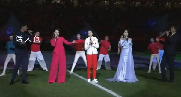 吴敏霞出席中超开幕式 演唱中超主题曲《超越》